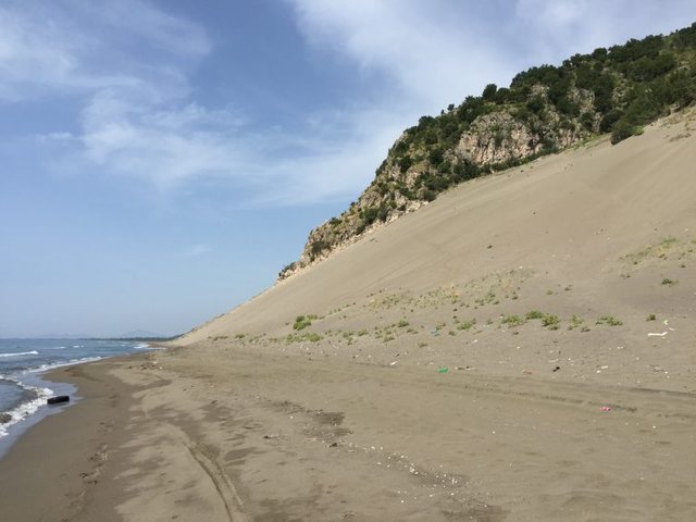 Përgatitjet për sezonin, pastrohet plazhi në Shëngjin dhe Ranën e Hedhun