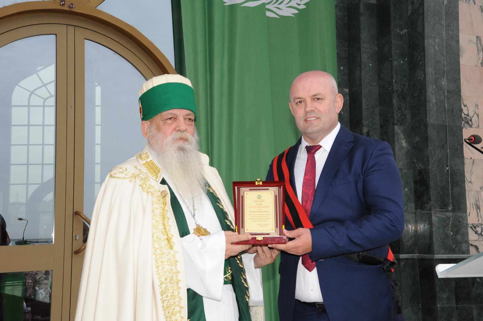Në ditën e 65-vjetorit të lindjes, Kryegjyshit Botëror Bektashian, Dede Edmond Brahimaj, i jepet titulli, “Qytetar Nderi i Librazhdit”