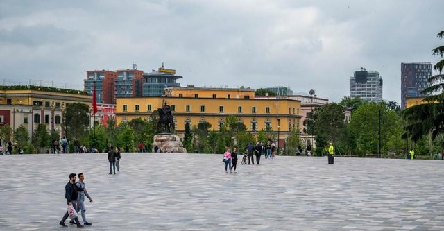 Taksat vendore, barra tatimore për banorë më e lartë në Tiranë më e ulëta në Dibër