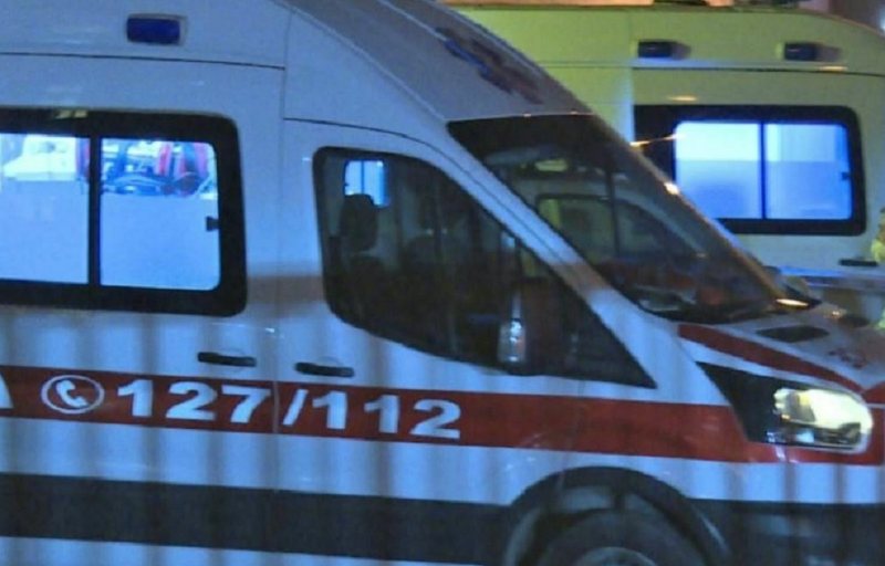 E rëndë në Tiranë, 26-vjeçarja vetëhidhet nga kati i 5-të i pallatit
