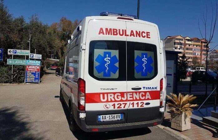 Aksidentohet me motor turistja italiane në Sarandë, dërgohet në spital