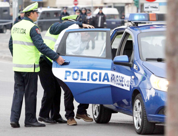 policia-rrugore-arrestim-587x450