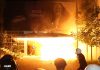 Hodhi bomba molotov në protestën e opozitës, policia arreston të riun nga Peshkopia