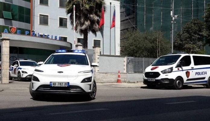 auto_policia-durres1727872360