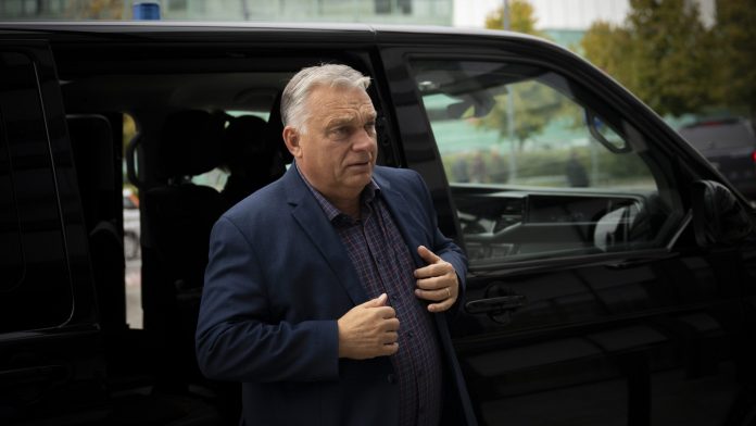 viktor-orban-arrives-in-esztergom-off-site-gov-meeting-13-Oct-2024-scaled