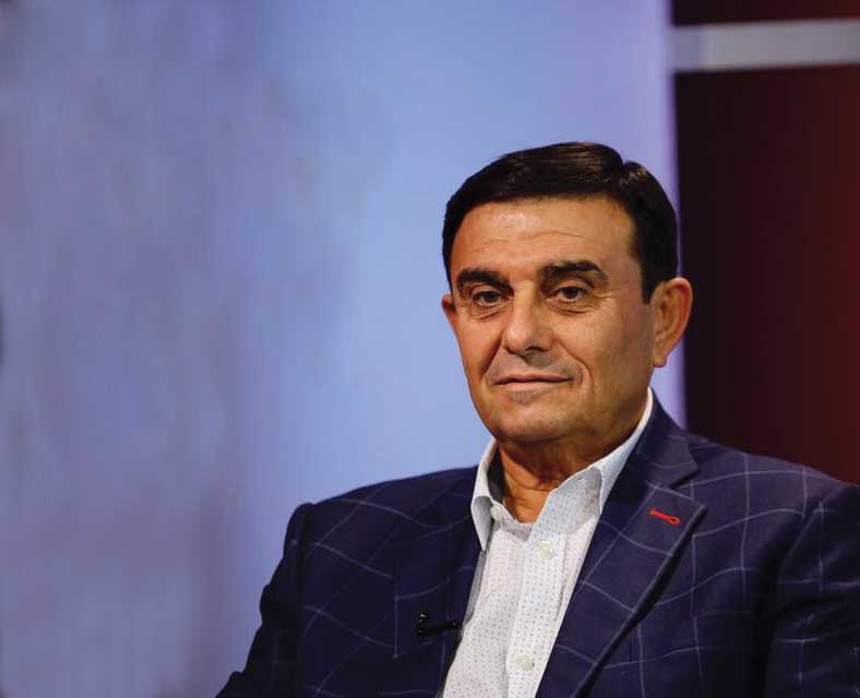 Akademik Prof Dr  Anastas Angjeli  Ari  nafta dhe bitcoin  prapaskenat e një jave që tronditi tregjet globale