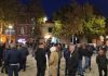 Kundërshtojnë buxhetin e vjedhjes së taksave nga Rilindja, qytetarët i përgjigjen thirrjes së opozitës, mblidhen para Parlamentit