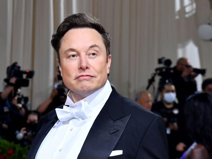 CEO, and chief engineer at SpaceX, Elon Musk, arrives for the 2022 Met Gala at the Metropolitan Museum of Art on May 2, 2022, in New York. - The Gala raises money for the Metropolitan Museum of Art's Costume Institute. The Gala's 2022 theme is "In America: An Anthology of Fashion". (Photo by ANGELA  WEISS / AFP) (Photo by ANGELA  WEISS/AFP via Getty Images)