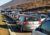 Në vetëm dy javë, 90 mijë shtetas/ Fluks i lartë lëvizjesh në pikën kufitare të Morinës, autoritetet kanë shtuar sportelet