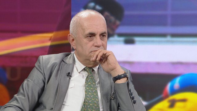 Prof  Artan Fuga  Ku janë dy pikat djegëse politikisht të Globit 