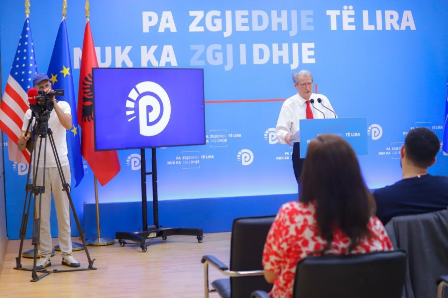 Berisha  Shqipëria është njolla më e zezë në Europë  për eksportin e emigrantëve