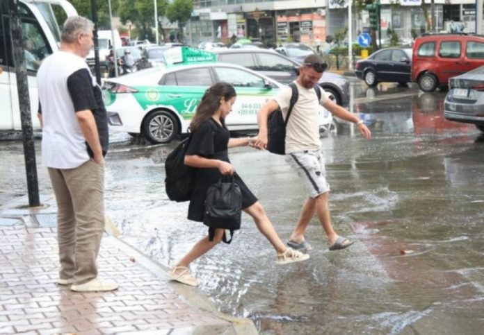 auto_Tirane1-648x4501753783418