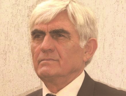 Bashkim Koçi  Muharrem Xhufi  mesazhe të shkruara me tytën e pushkës të ngjyer me pika gjaku