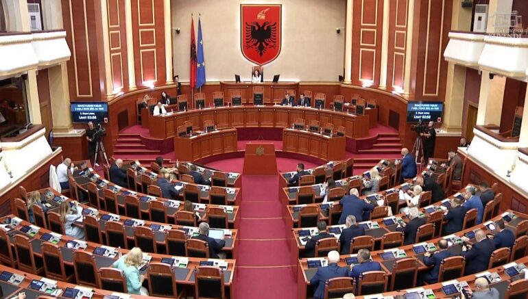 Seanca e fundit e Kuvendit  Miratohet me 71 vota akti normativ për ndryshime në buxhetin 2025  opozita braktis sallën