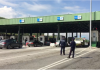 Tentuan të kalonin kufirin me një sasi lënde narkotike të fshehur në automjet, arrestohen dy shtetas në Morinë