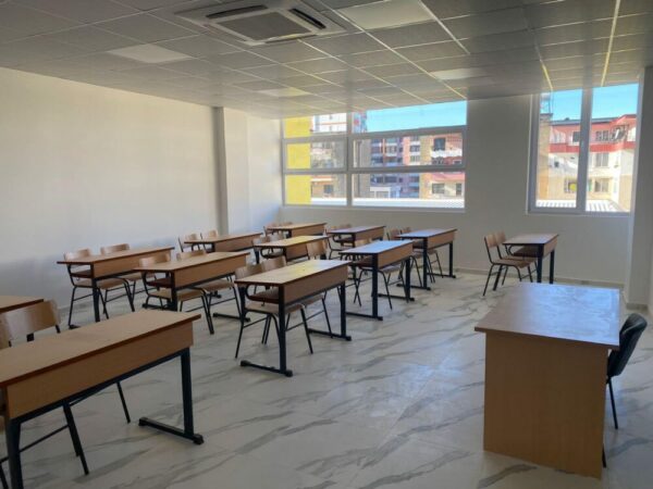 Shkolla-klasa-1000x750-1-600x450