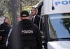 Shfaqja e parë publike pas arrestimit, ja momenti kur Veliaj lë furgonin e policisë dhe hyn në Gjykatën Kushtetuese