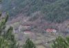 Banesa e rrethuar prej orësh nga RENEA/ Dy të izoluarit refuzojnë dorëzimin, policia dërgon vëllain për negociata