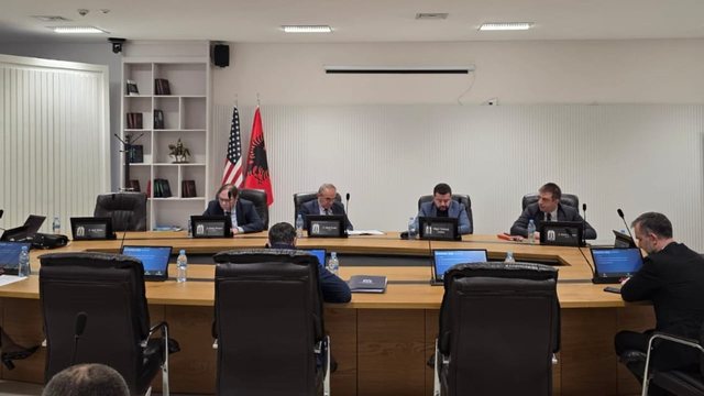 Vendimi   Sjellje të padenja e pa vetëpërmbajtje   KLP nuk pranon propozimin e ILD për masë disiplinore ndaj magjistrates në Sarandë