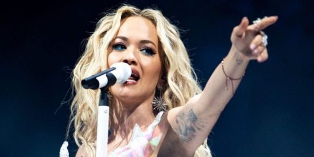  Mund të jem shtrigë   habit Rita Ora me deklaratën e saj  Edhe gjyshja ime ka qenë e tillë 100 për qind