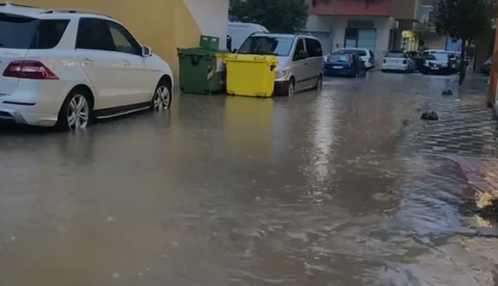 Reshje intensive shiu  përmbytet lagjja  Beslidhja  në Lezhë  hera e dytë brenda 10 ditësh