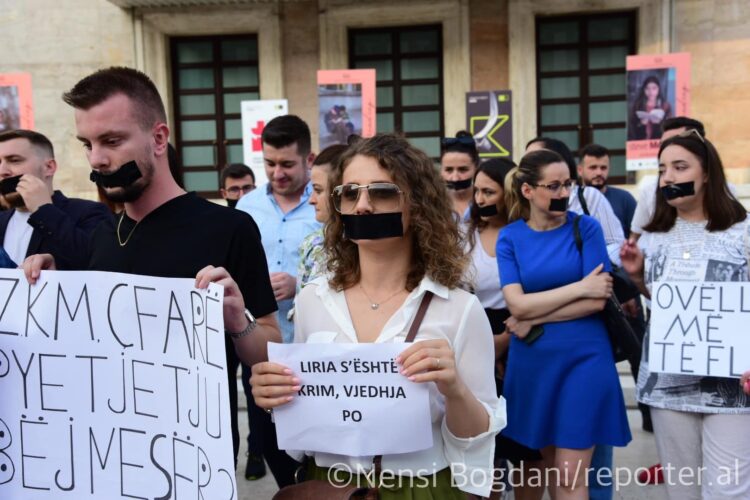 Kërcënimi i gazetarëve nga zyrtarët shqiptarë po kthehet në  normalitet  shqetësues