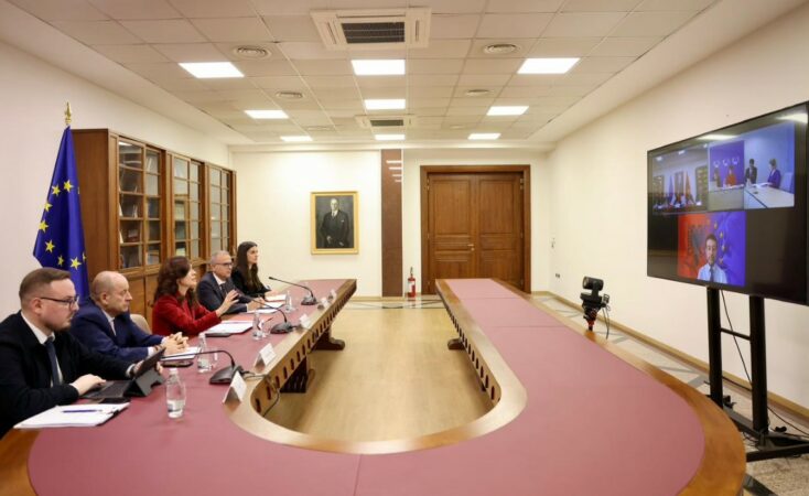 Një ditë pas Progres Raportit të BE  Komisionerja Kos bisedon me Spiropalin  Nuk ka asnjë dyshim  Shqipëria në rrugën e duhur