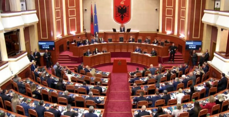 Sot seancë plenare në Kuvend  Nga zgjedhja e anëtarëve të Komisionit Rregullator të KQZ  te projektligji për barazinë gjinore dhe raportimi i disa institucioneve    