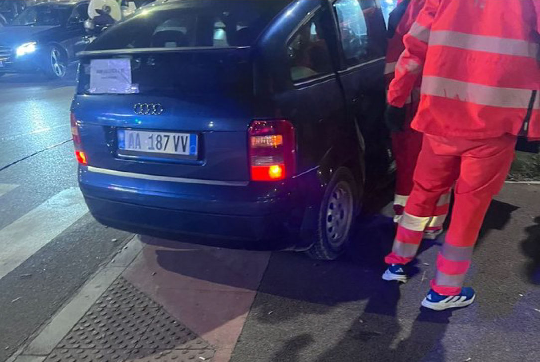 Aksident në Tiranë  Dy makina përplasen me njëra tjetrën  marrin para edhe një këmbësor  FOTO 