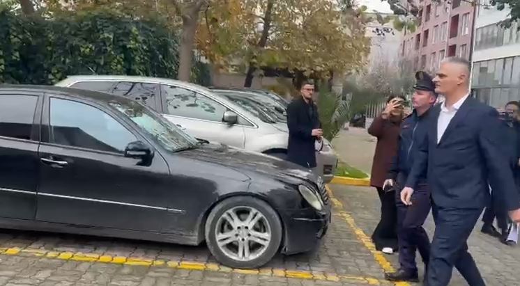 I akuzuar për tenderin e tunelit të Llogarasë së bashku me Ballukun  Paraqitet në SPAK kreu i ARRSH  Gentian Gjyli