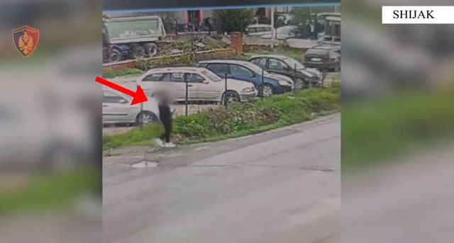 Tentoi të vidhte dy automjete dhe grabiti sende në një tjetër  arrestohet në Shijak 54 vjeçari