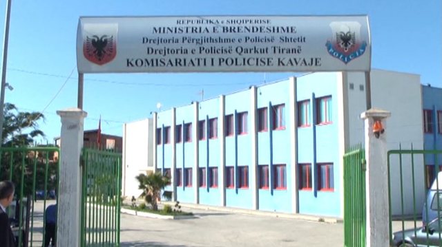 Plagosi pronarin e marketit  arrestohet 42 vjeçari në Kavajë  I sekuestrohet një thikë e një sëpatë