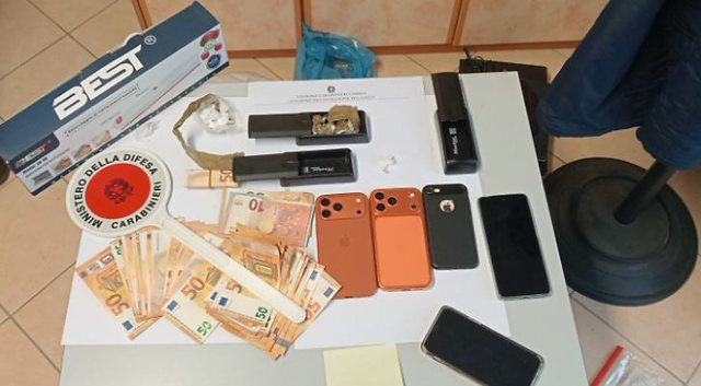 Nuhatja e qenit tradhton 2 vëllezërit shqiptarë  ishin pjesë e rrjetit të kokainës në Firence  Sekuestrohen