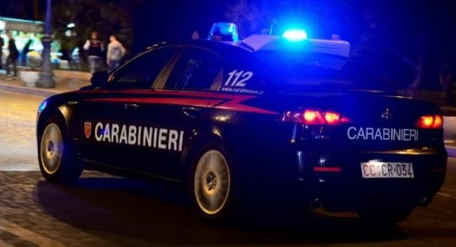 I riu shqiptar plagoset me armë nga policia italiane  tentoi të ikë pasi përplasi edhe makinën e një karabinieri