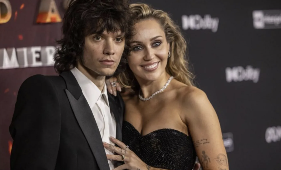 Miley Cyrus konfirmon fejesën