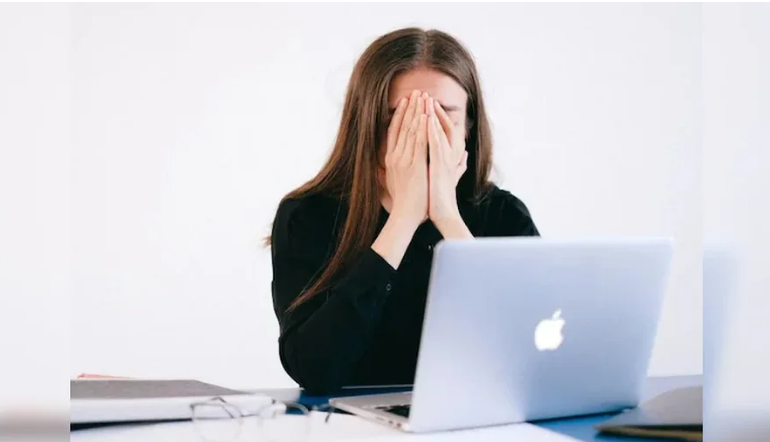 U pushua nga puna se shkonte 40 minuta para orarit  Gjykata i jep të drejtë punëdhënësit