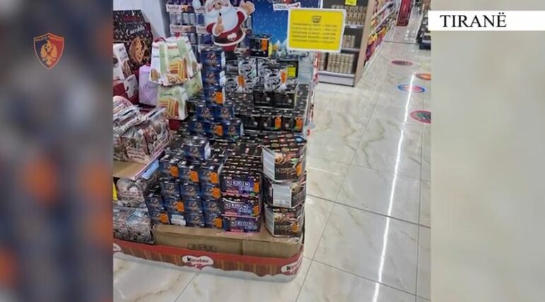 Tregtonin fishekzjarre  arrestohen tre pronarë marketesh  Policia apel qytetarëve  Mos përdorni lëndë piroteknike 