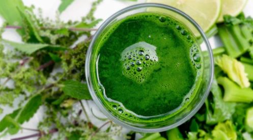 E pini çdo ditë  Ja si mund të ndikojë ky lëng në tensionin e gjakut dhe trupin tuaj