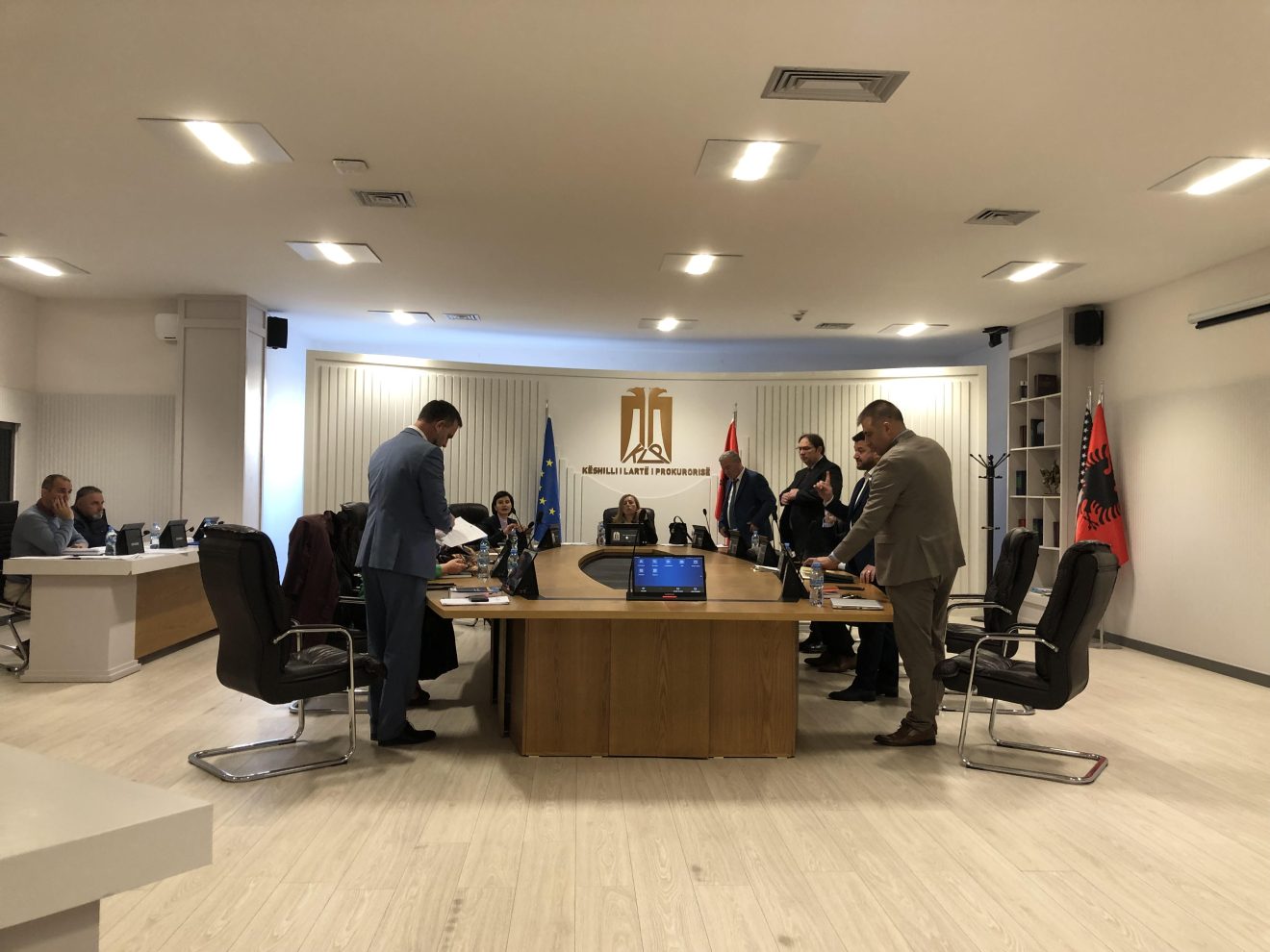 Transferimet e përkohshme shkaktojnë debat në KLP