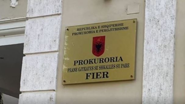 Mashtroi disa persona duke iu marrë para pa hapur asnjë proces gjyqësor  dërgohet në gjyq avokatja në Fier