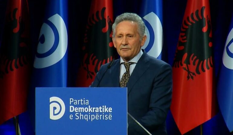 Prof  Rexhep Uka  Sot  një pjesë e madhe nga ata që bashkë me ne  klithëm  e duam Shqipërinë si gjithë Evropa  ikun nëpër botë    