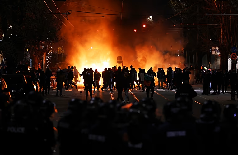 Bullgarët i vunë flakën vendit me protesta  qeveria u bindet dhe tërheq projektbuxhetin