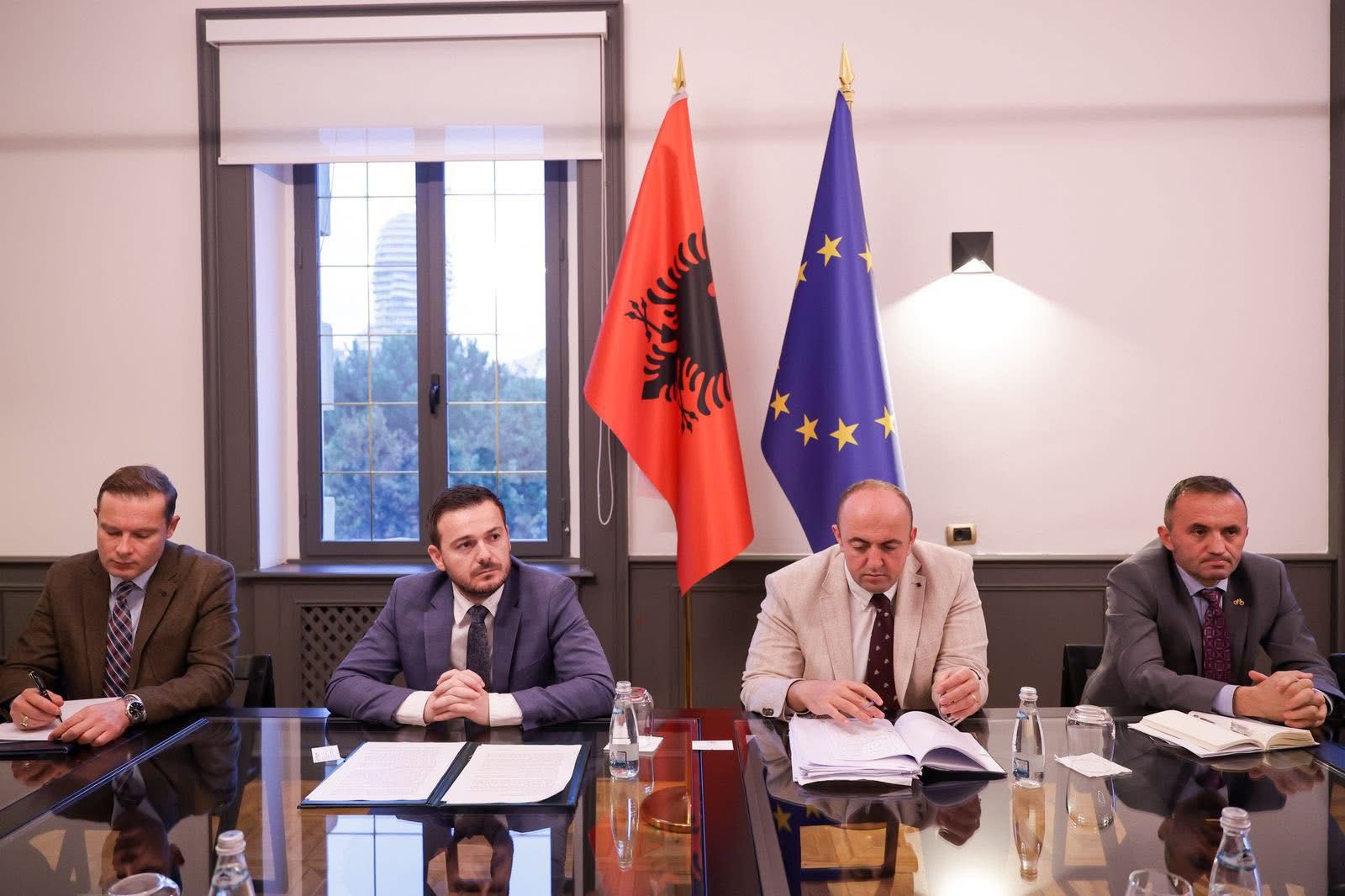 Ministri Salla takim me përfaqësues të Bankës Botërore për ecurinë e projektit CRAD