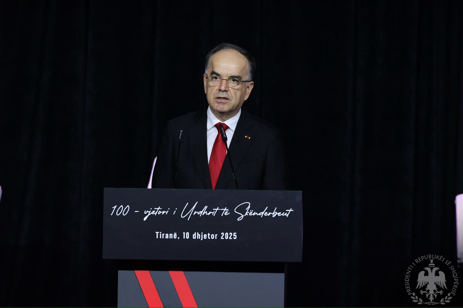 Presidenti Begaj   Urdhri i Skënderbeut   rivendosje standardi për të dalluar kontributin autentik