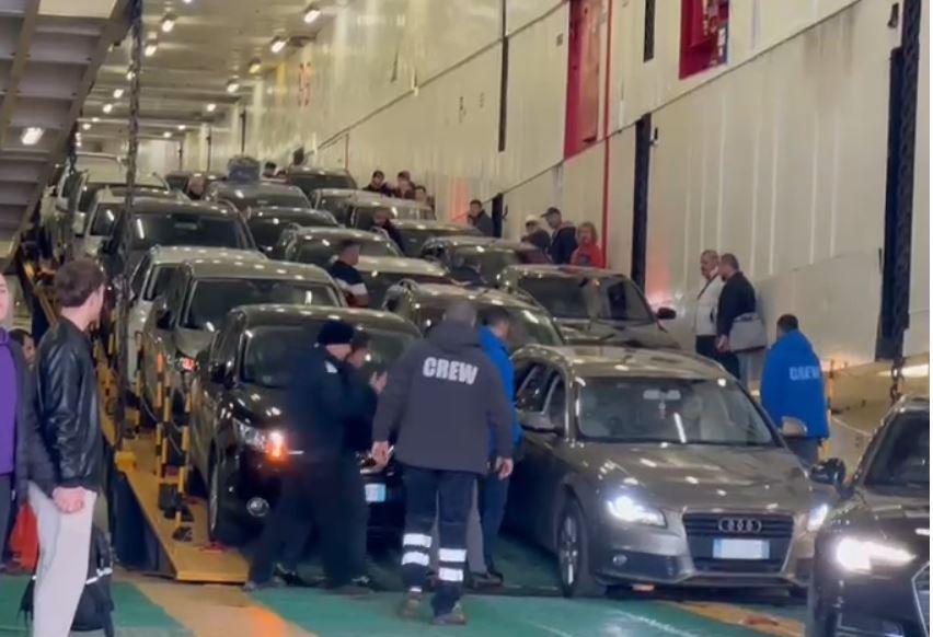 Festat e fundvitit sjellin fluks në Portin e Vlorës  shtohet numri i sporteleve