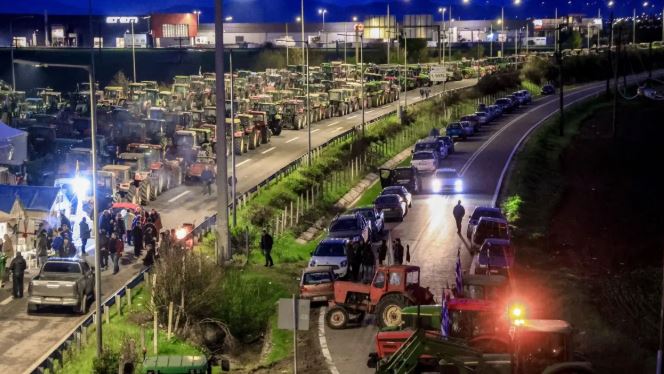 Bllokuan akset kryesore dhe Portin Volos  ministri grek ftesë për dialog fermerëve  Qeveria qëndron pranë jush  jeni prioriteti ynë