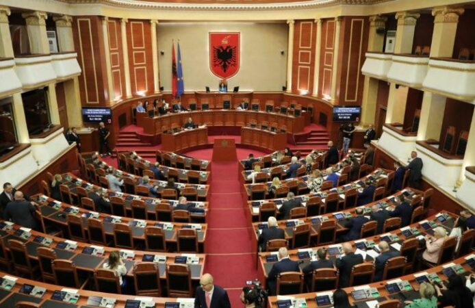 Sot seancë plenare në Kuvend  20 çështjet që parashikohen në Rendin e Ditës