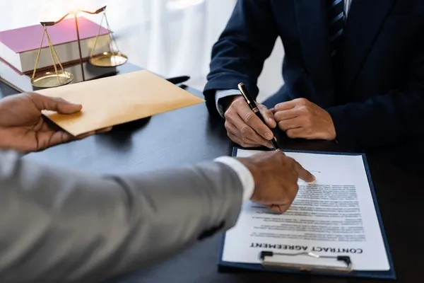 50  e bizneseve i japin ryshfet dhe dhurata administratës për të mbaruar punë