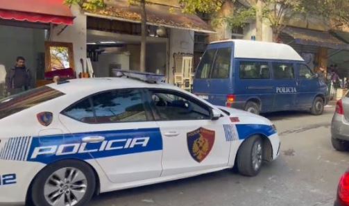 Arrestohet  hajduti i varreve  në Berat  Sendet e grabitura i shiste në   EMRI 