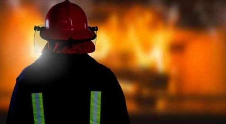 Zjarri përfshin dy magazina në Shkup  raportohet për një viktimë